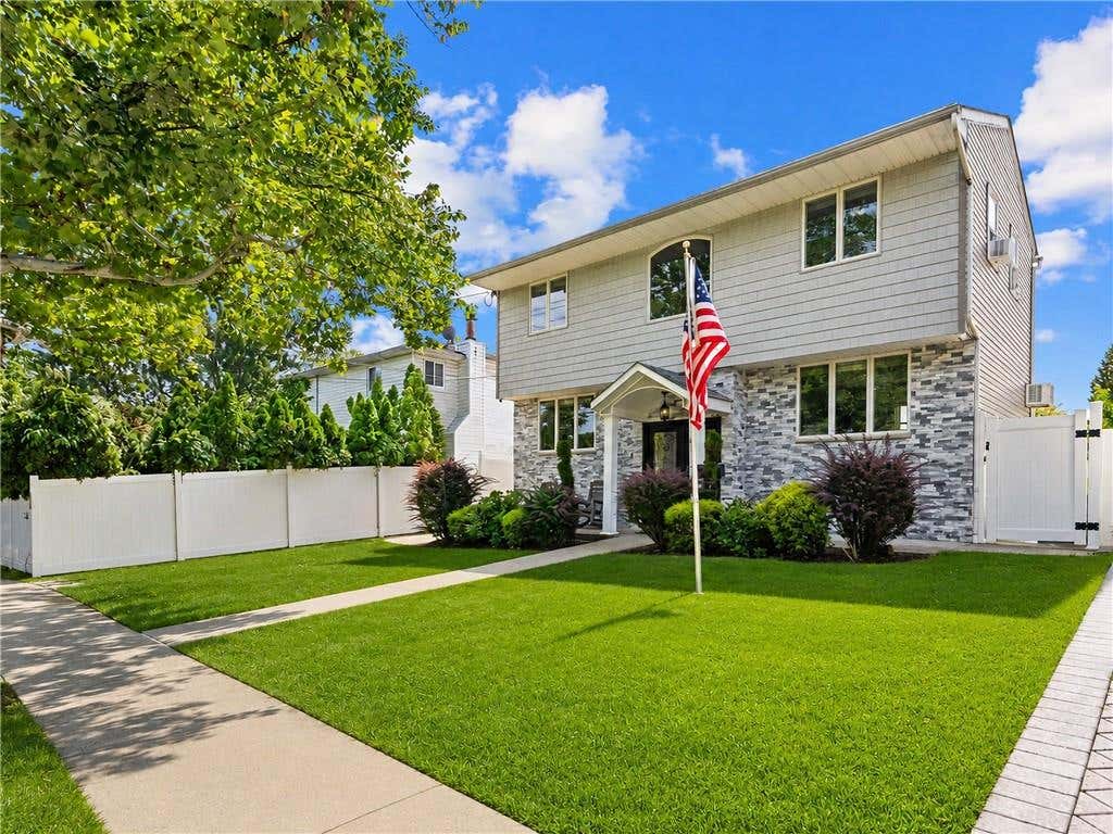 Photo of 98 Wilder Avenue, Staten Island, NY 10306 (MLS # 503467)