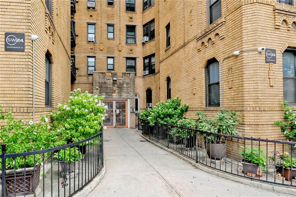 Photo of 897 Empire Boulevard #A6, Brooklyn, NY 11213 (MLS # 502936)