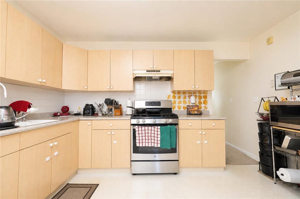 Photo of 256 Skyline Drive, Staten Island, NY 10304 (MLS # 503890)