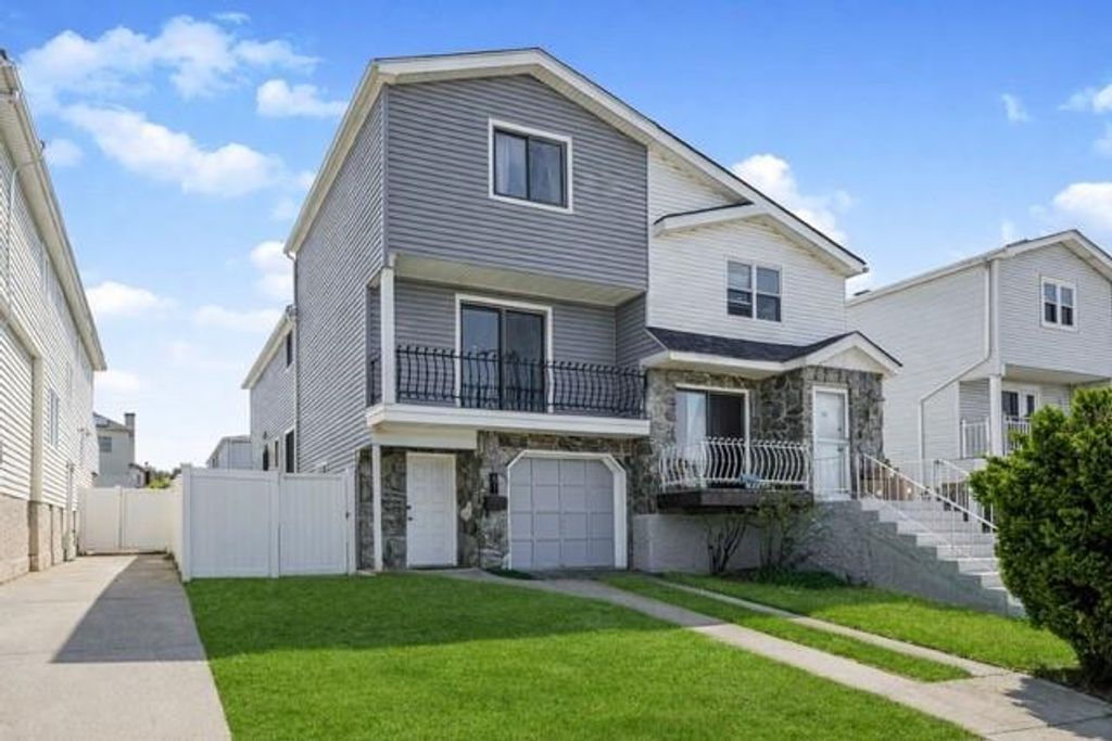 Photo of 51 Evans Street, Staten Island, NY 10314 (MLS # 500953)