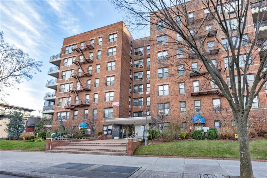 Photo of 3101 Ocean Parkway #6F, Brooklyn, NY 11235 (MLS # 497781)