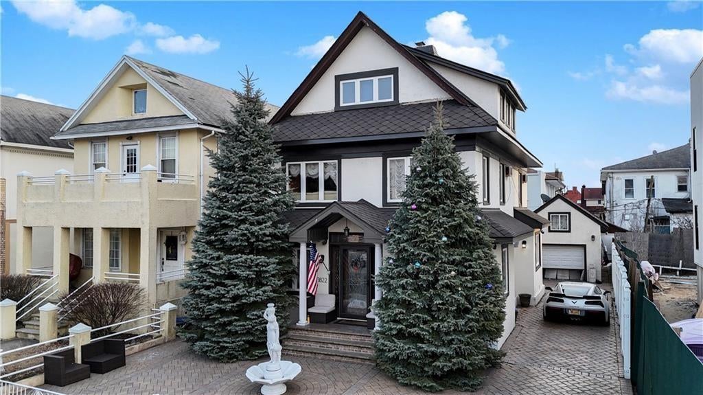 Photo of 3822 Cypress Avenue, Brooklyn, NY 11224 (MLS # 502714)