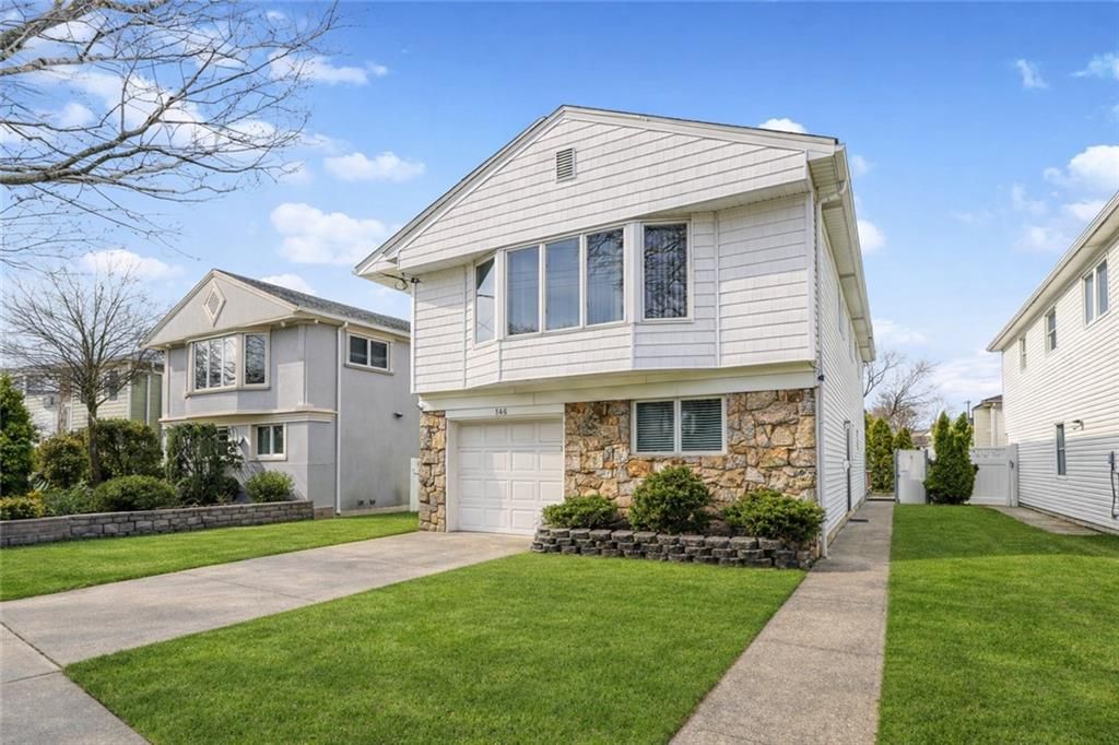 Photo of 146 Queen Street, Staten Island, NY 10314 (MLS # 500308)