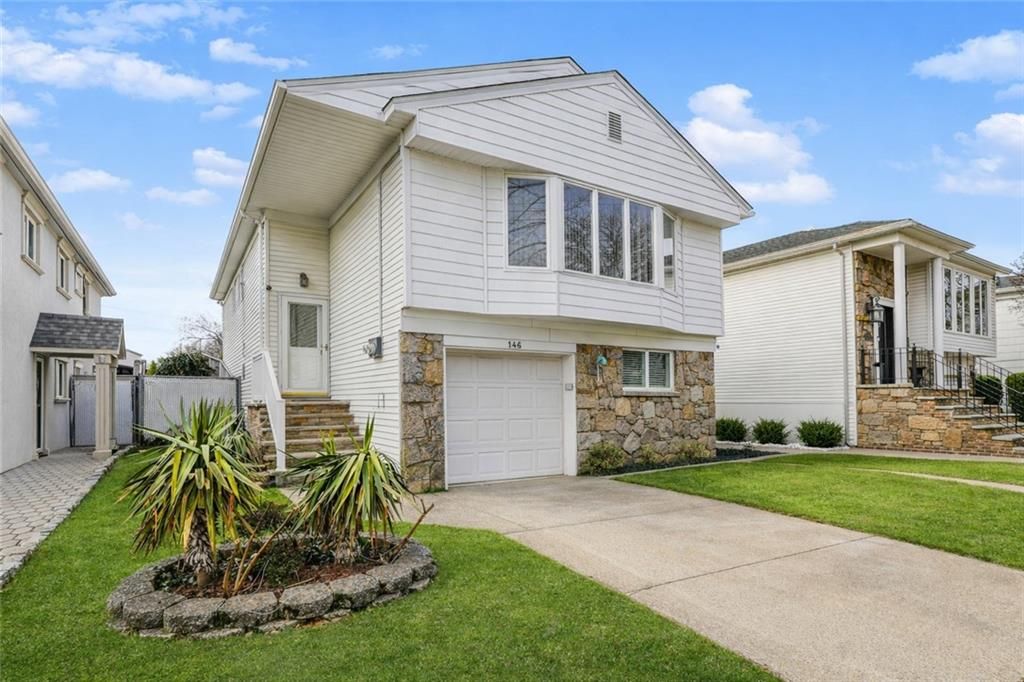 Photo of 146 Queen Street, Staten Island, NY 10314 (MLS # 500308)