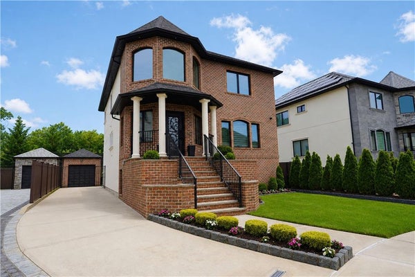37 TORRICE LOOP, STATEN ISLAND, NY 10309 - Image a7e8b096c2c5ffed81f3a06d4ca5eaf7/3383171861