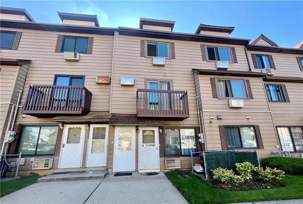 Photo of 26A Gardenia Lane #96, Staten Island, NY 10314 (MLS # 496220)