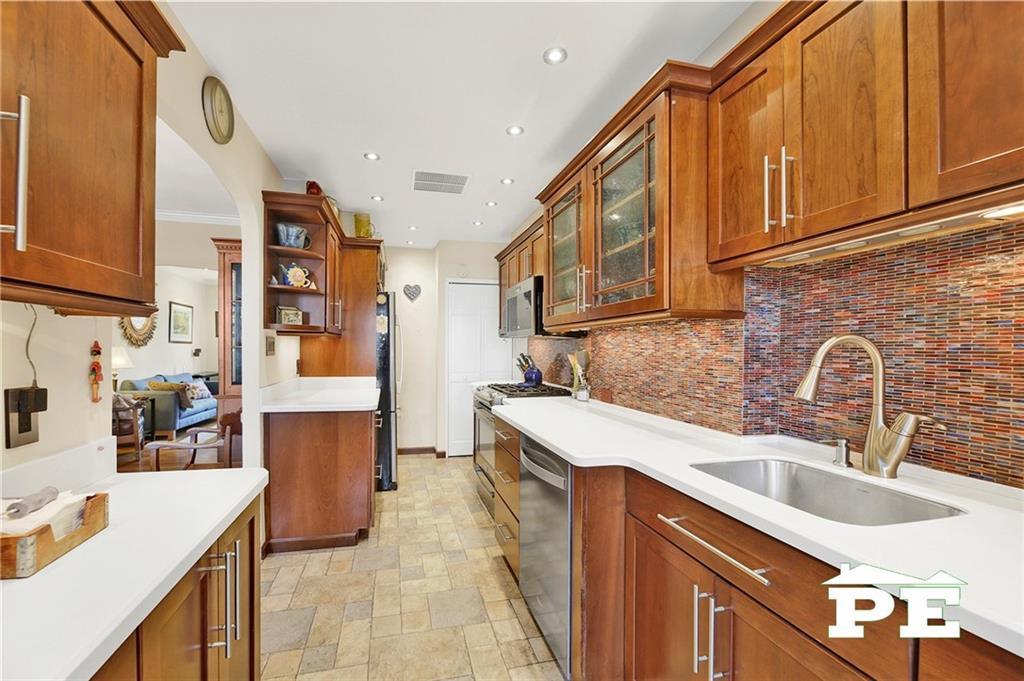 1827 31st Street, Brooklyn, New York image 8