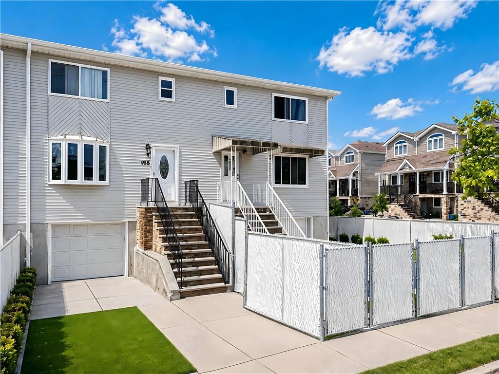 Photo of 998 Olympia Boulevard, Staten Island, NY 10306 (MLS # 505360)