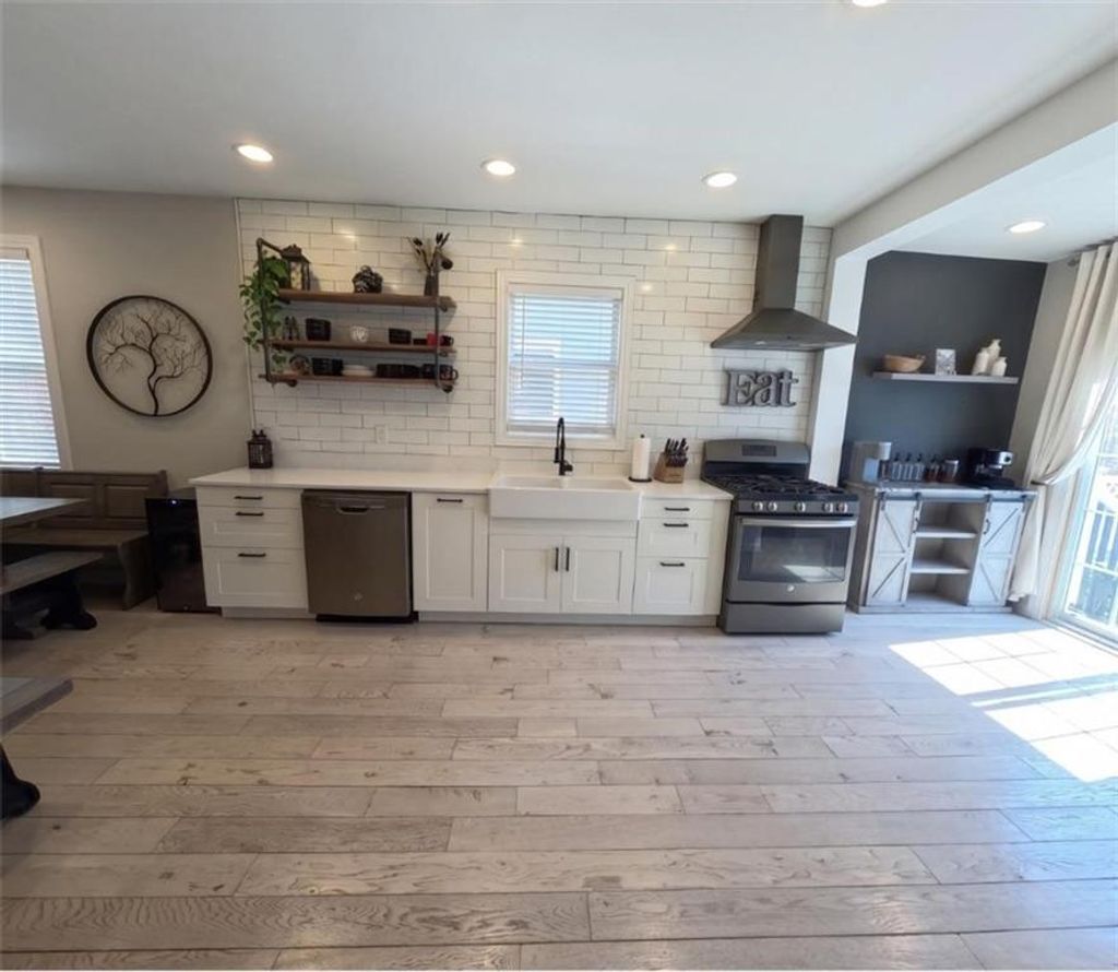 Photo of 517 Beach 129th Street, Rockaway Beach, NY 11694 (MLS # 500339)