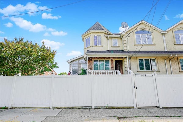 508 NEW DORP LN, STATEN ISLAND, NY 10306 - Image ab8d7e8da5e136c862c4c82ef16ad4ad/3098559584
