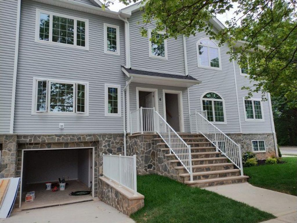 Photo of 6 Ludwig Street, Staten Island, NY 10310 (MLS # 496484)