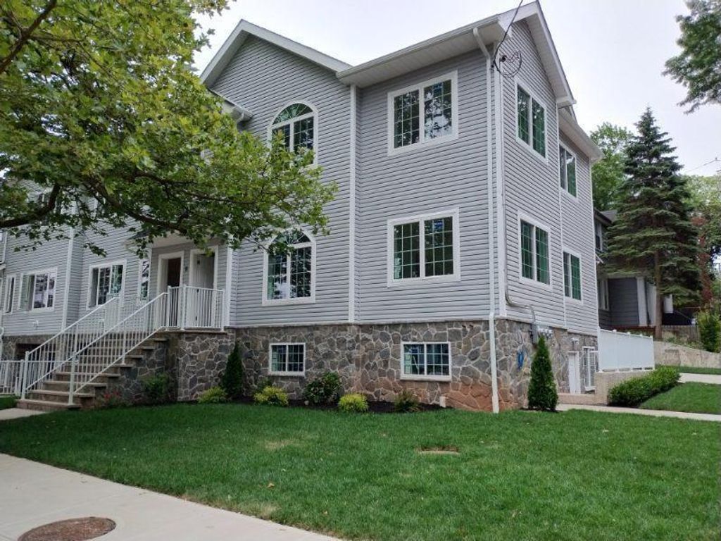 Photo of 6 Ludwig Street, Staten Island, NY 10310 (MLS # 496484)