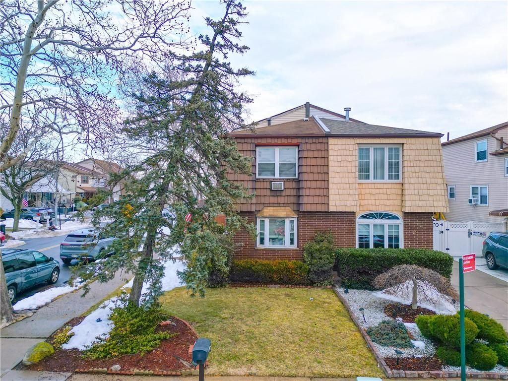 Photo of 69 Woehrle Avenue, Staten Island, NY 10312 (MLS # 499368)