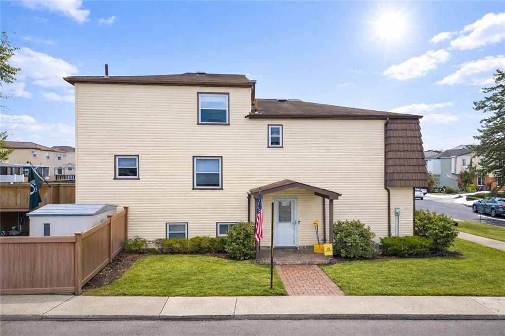 Photo of 69 Woehrle Avenue, Staten Island, NY 10312 (MLS # 499368)