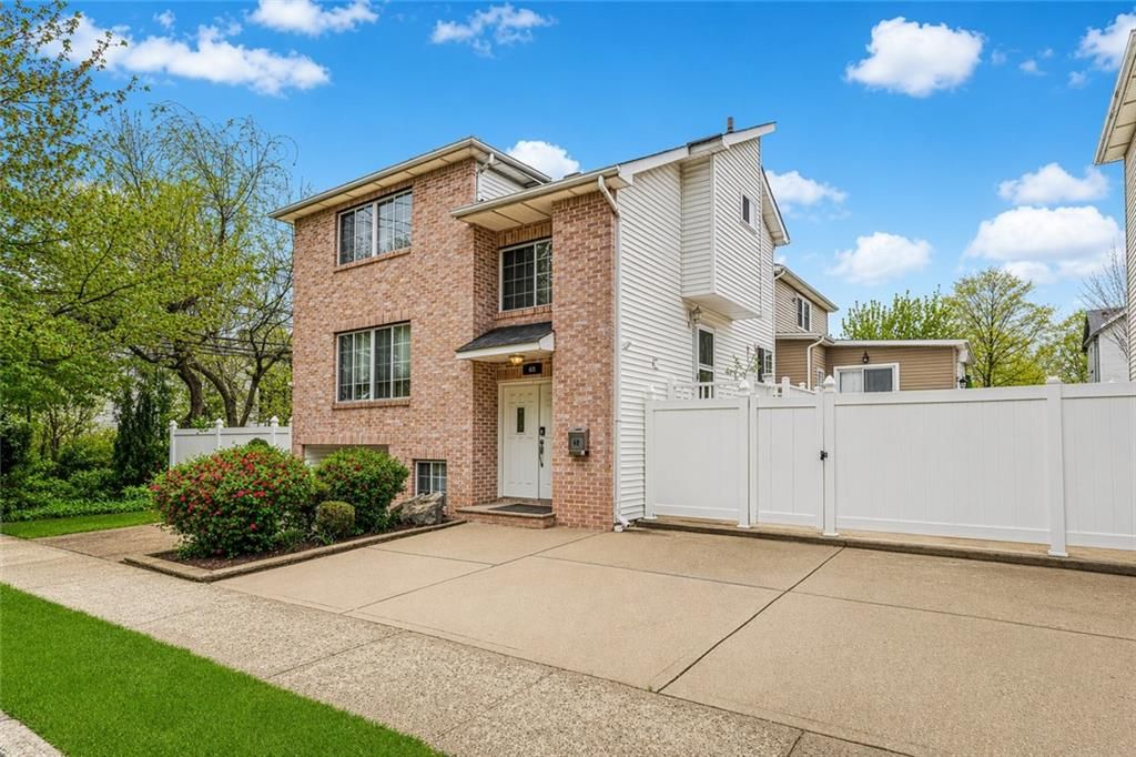 Photo of 68 Eltingville Boulevard, Staten Island, NY 10312 (MLS # 500577)