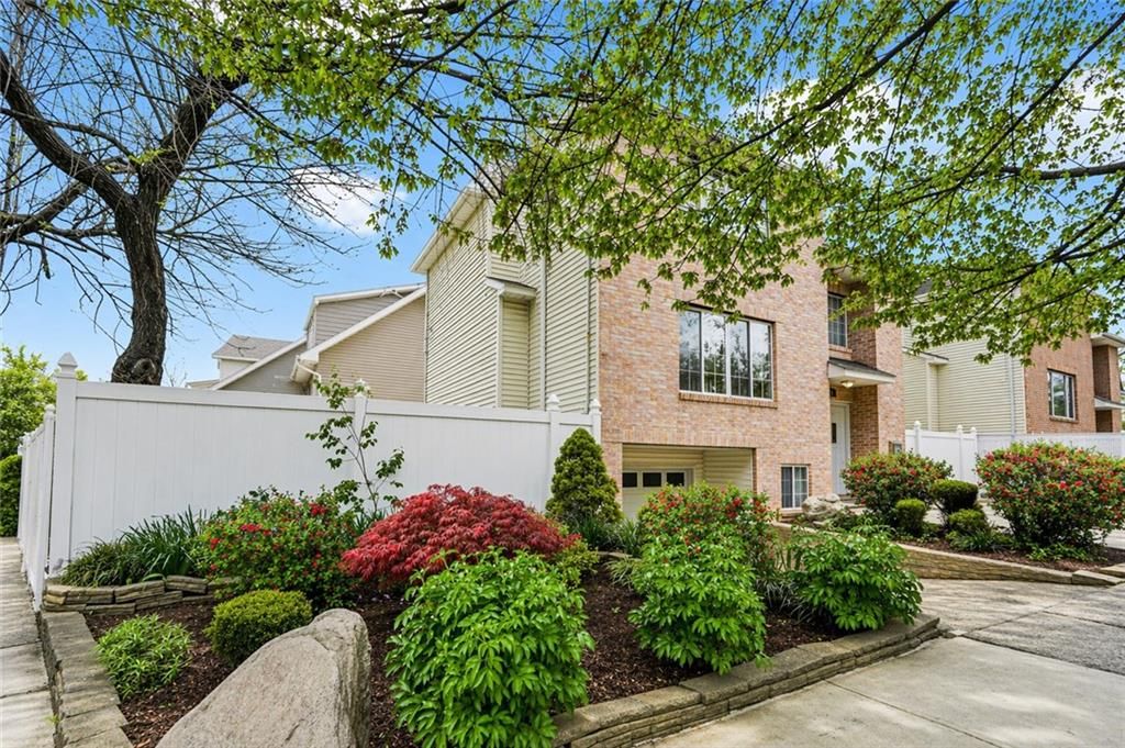 Photo of 68 Eltingville Boulevard, Staten Island, NY 10312 (MLS # 500577)