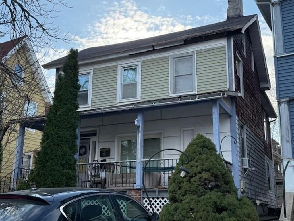 Photo of 52 Jewett Avenue, Staten Island, NY 10302 (MLS # 499562)