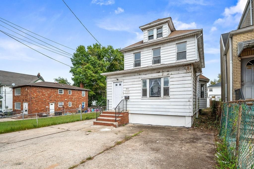 Photo of 883 Manor Road, Staten Island, NY 10314 (MLS # 496199)