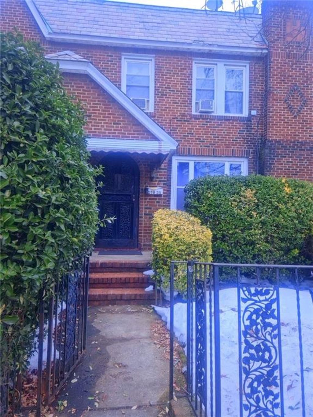 Photo of 219-35 Edgewood Avenue, Brooklyn, NY 11413 (MLS # 499240)