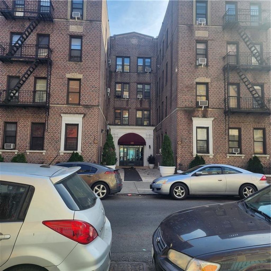 Photo of 590 Parkside Avenue #2CE, Brooklyn, NY 11226 (MLS # 496719)
