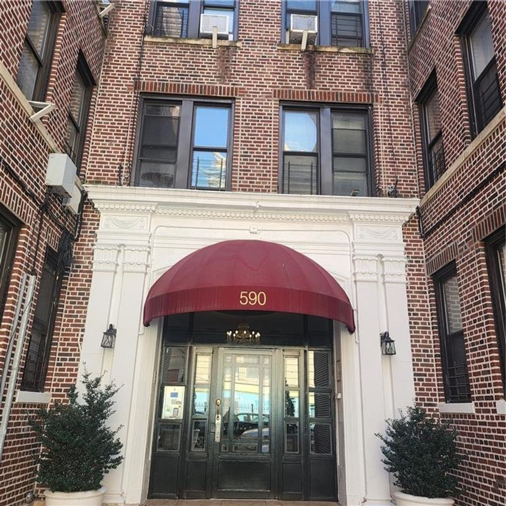 Photo of 590 Parkside Avenue #2CE, Brooklyn, NY 11226 (MLS # 496719)