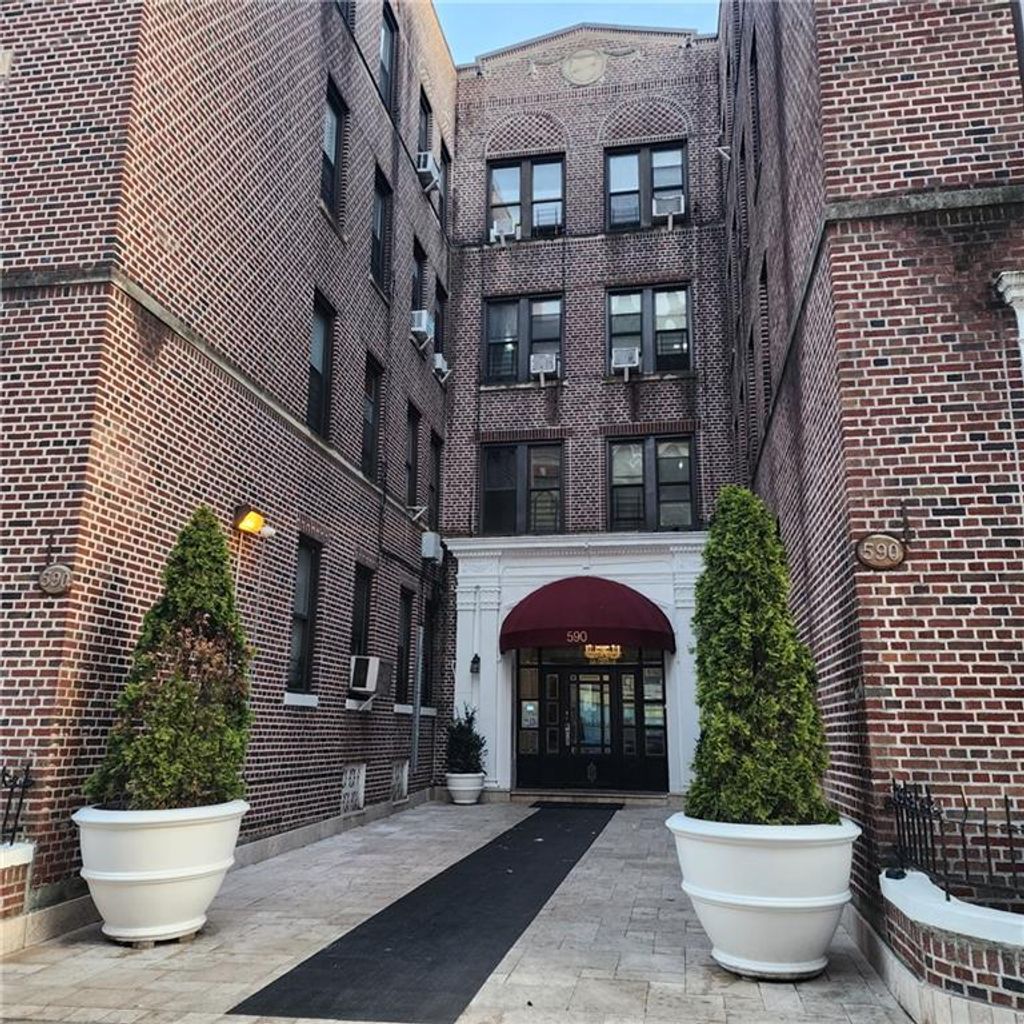 Photo of 590 Parkside Avenue #2CE, Brooklyn, NY 11226 (MLS # 496719)