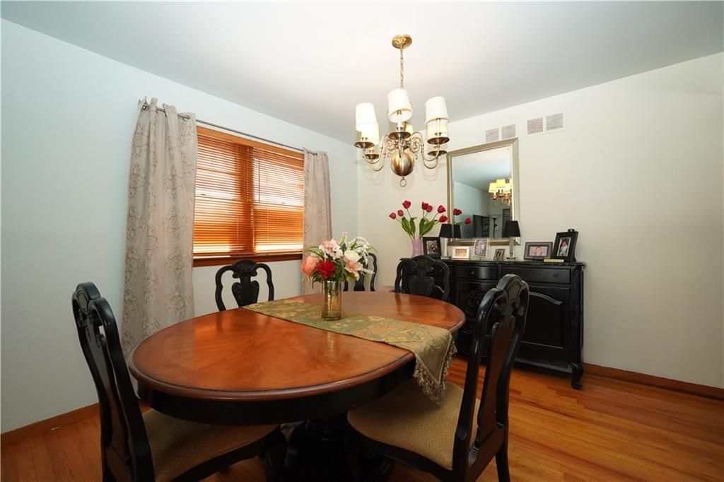 Photo of 268 Bradford Avenue, Staten Island, NY 10309 (MLS # 501115)