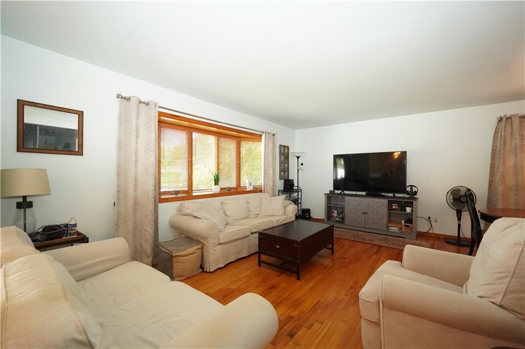 Photo of 268 Bradford Avenue, Staten Island, NY 10309 (MLS # 501115)