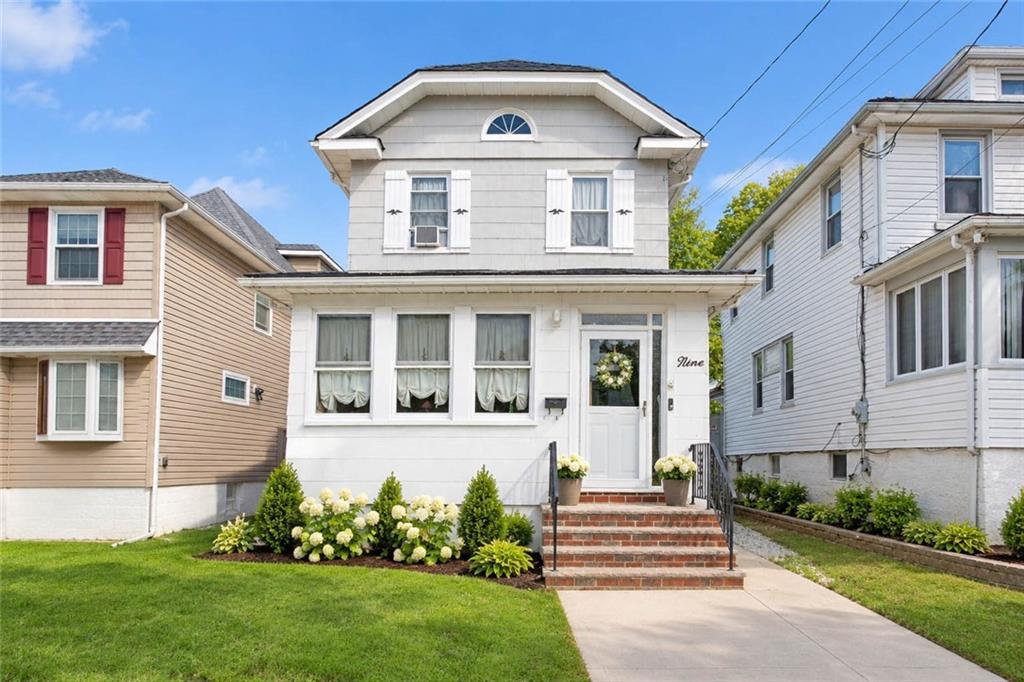 Photo of 9 Merriman Avenue, Staten Island, NY 10314 (MLS # 505695)