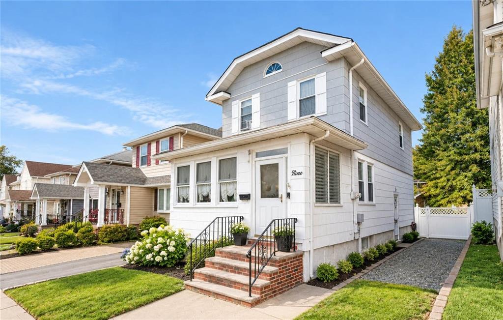 Photo of 9 Merriman Avenue, Staten Island, NY 10314 (MLS # 505695)