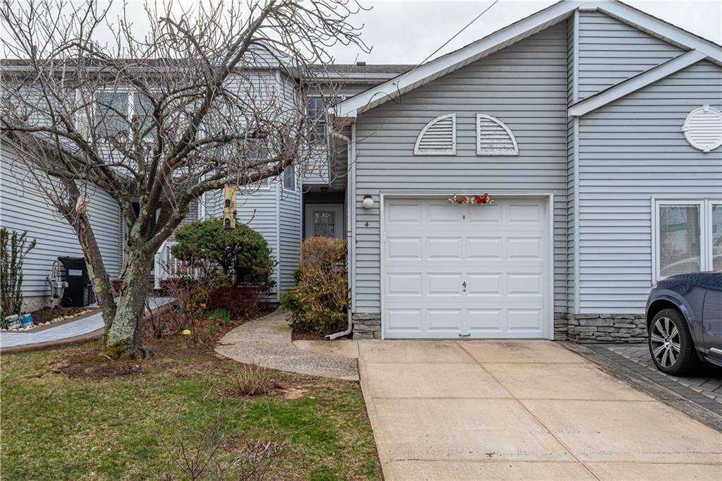 Photo of 4 Borman Avenue, Staten Island, NY 10314 (MLS # 499847)