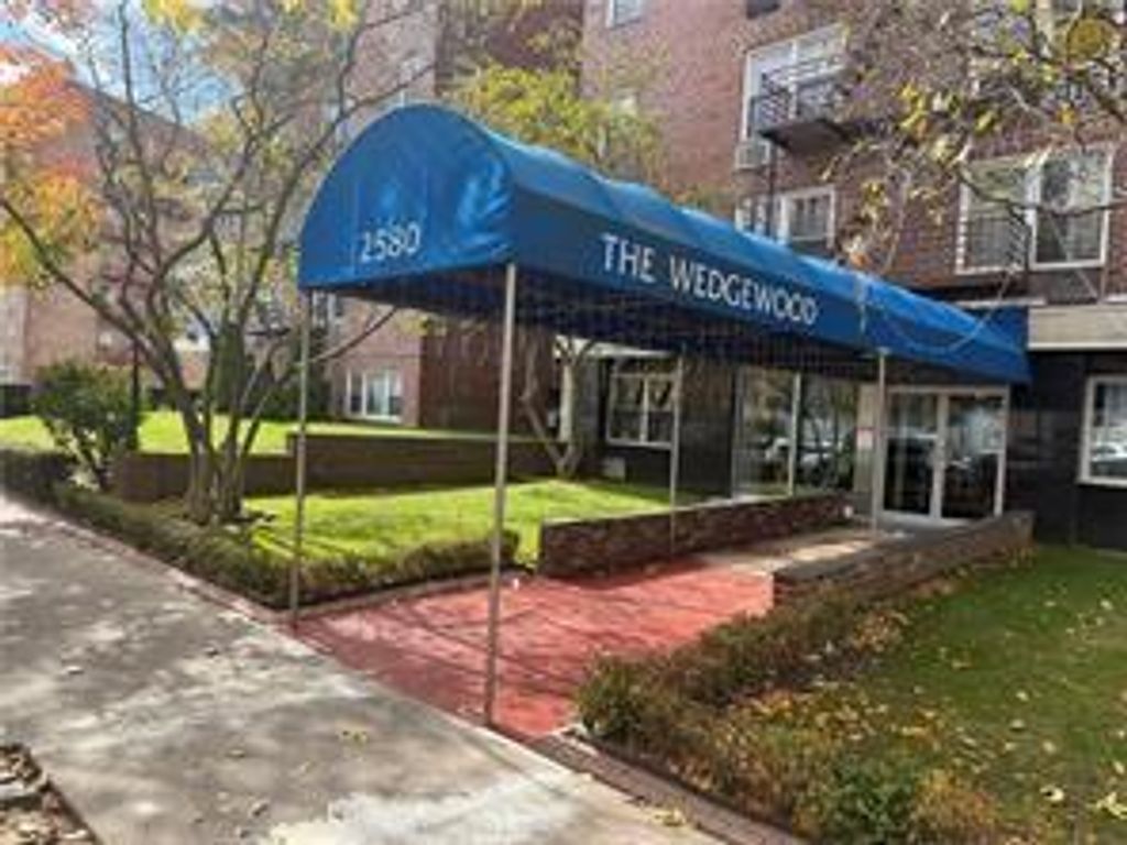 Photo of 2580 Ocean Parkway #4D, Brooklyn, NY 11235 (MLS # 501895)