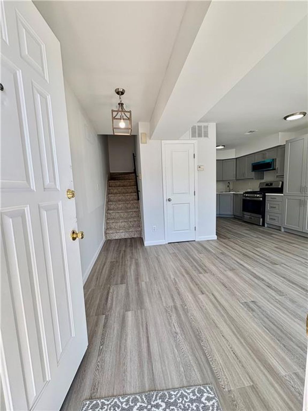 Photo of 695 Barlow Avenue, Staten Island, NY 10312 (MLS # 499905)