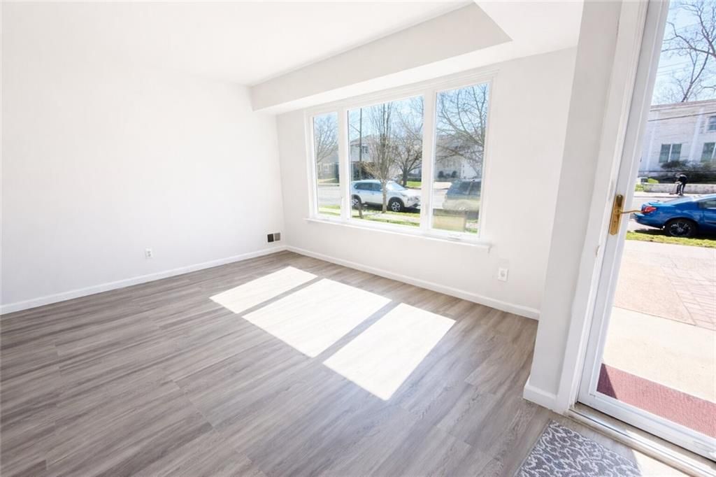 Photo of 695 Barlow Avenue, Staten Island, NY 10312 (MLS # 499905)