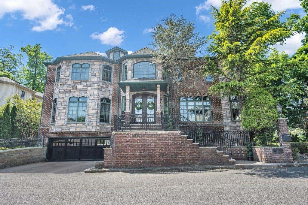 Photo of 18 Ivan Court, Staten Island, NY 10309 (MLS # 502577)
