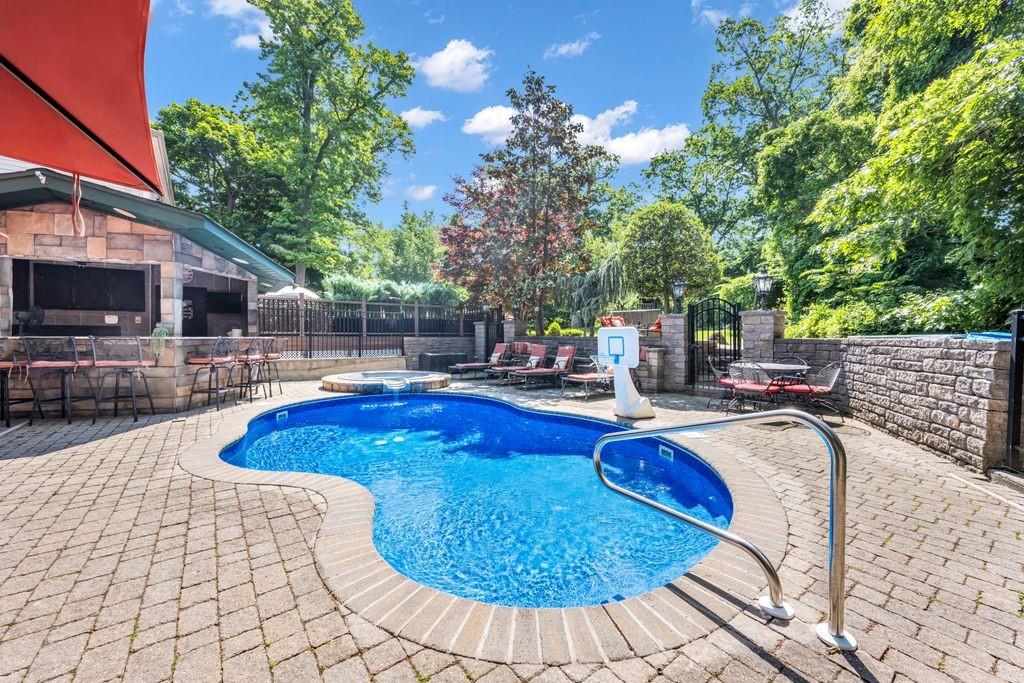 18 Ivan Ct, Staten Island, NY, 10309, USA, 4 Bedrooms Bedrooms, ,4 BathroomsBathrooms,Residential,Active,18 Ivan Ct,502577