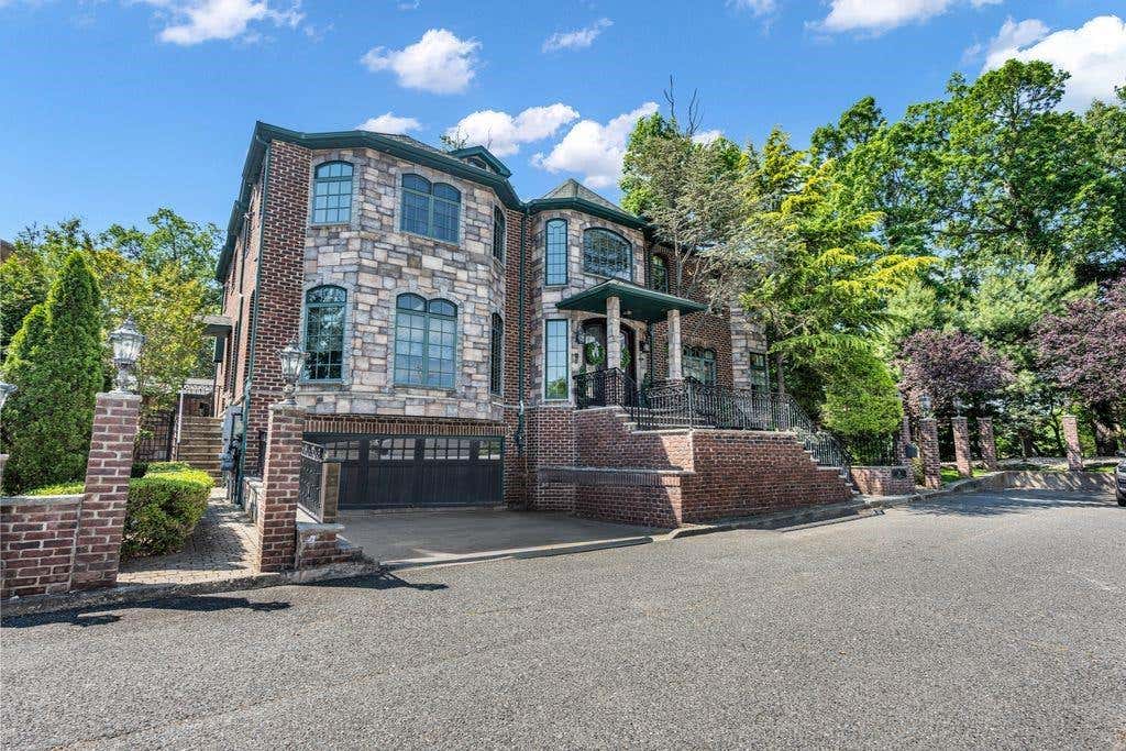 Photo of 18 Ivan Court, Staten Island, NY 10309 (MLS # 502577)