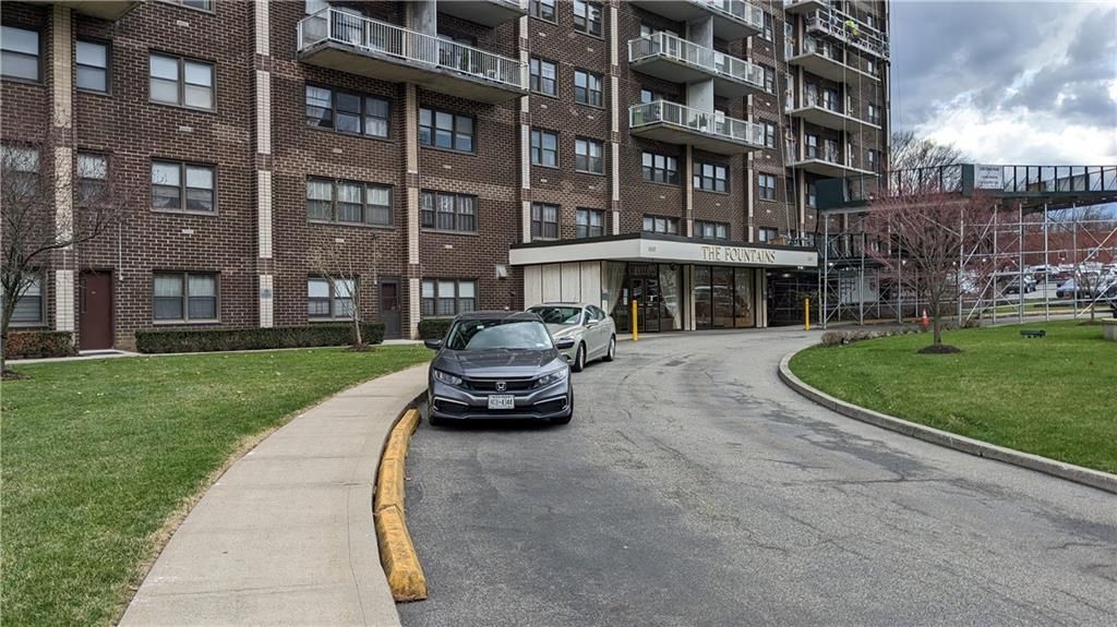 Photo of 1100 Clove Road #5K, Staten Island, NY 10301 (MLS # 500543)