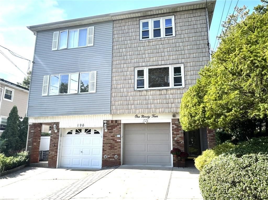 Photo of 194 Justin Avenue, Staten Island, NY 10306 (MLS # 498736)