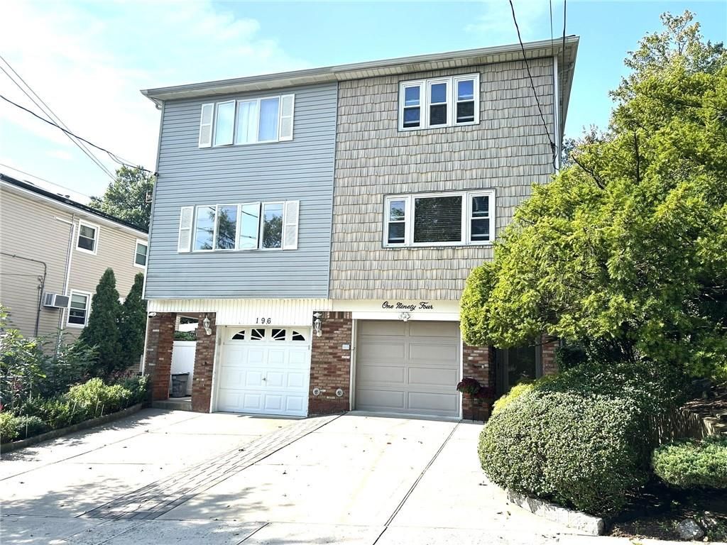Photo of 194 Justin Avenue, Staten Island, NY 10306 (MLS # 498736)
