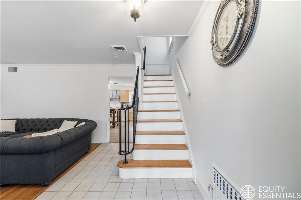 Photo of 61 Oakland Avenue, Other, NY 10707 (MLS # 500216)