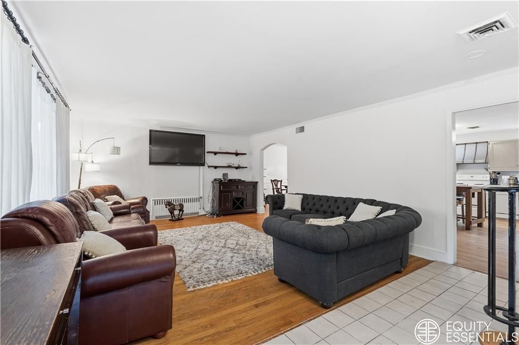 Photo of 61 Oakland Avenue, Other, NY 10707 (MLS # 500216)