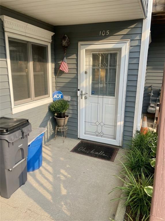 Photo of 105 Pond Way Court #105, Staten Island, NY 10303 (MLS # 504469)
