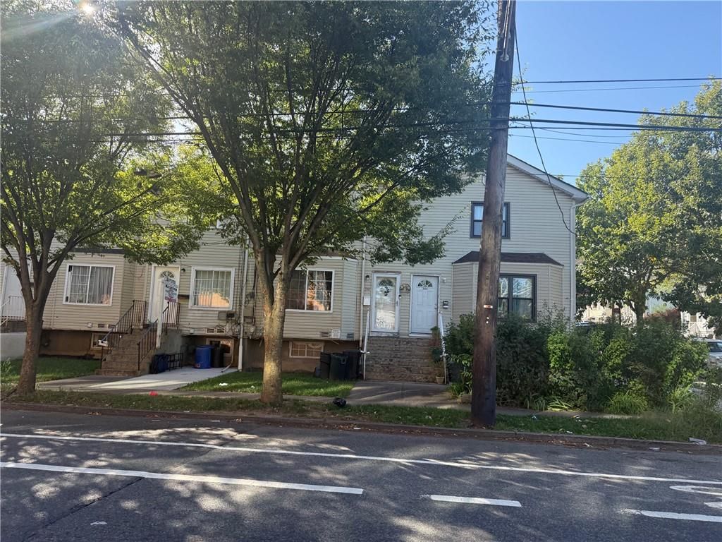 Photo of 346 Targee Street, Staten Island, NY 10304 (MLS # 495985)