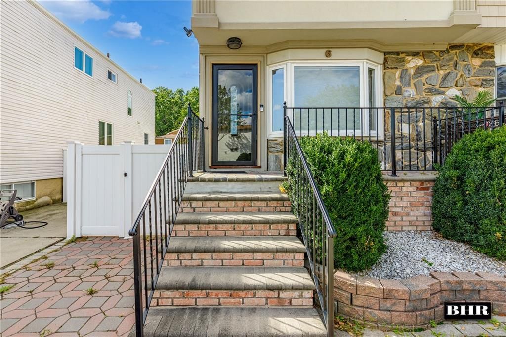 Photo of 6 Mulberry Avenue, Staten Island, NY 10314 (MLS # 495975)
