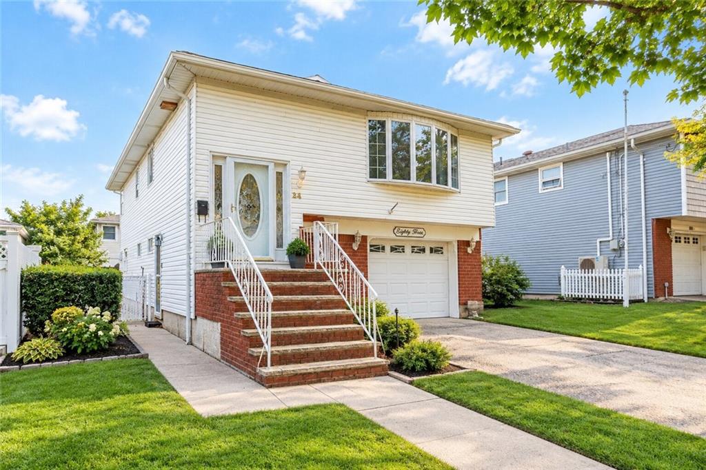Photo of 84 Augusta Avenue, Staten Island, NY 10312 (MLS # 505338)