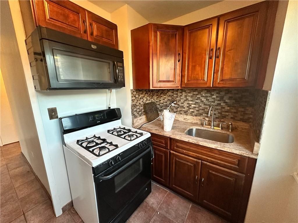 Photo of 200 Cozine Avenue #4F, Brooklyn, NY 11207 (MLS # 496815)