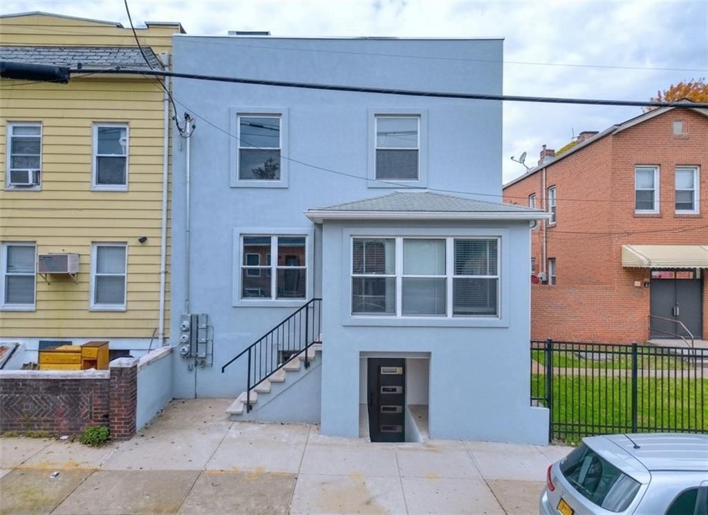 Photo of 189 Saint Marys Avenue, Staten Island, NY 10305 (MLS # 498288)