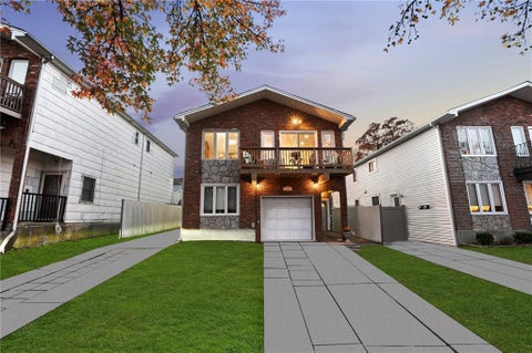 Multifamily For Sale - 20 Helene Court<br/> Staten  Island, NY 10309