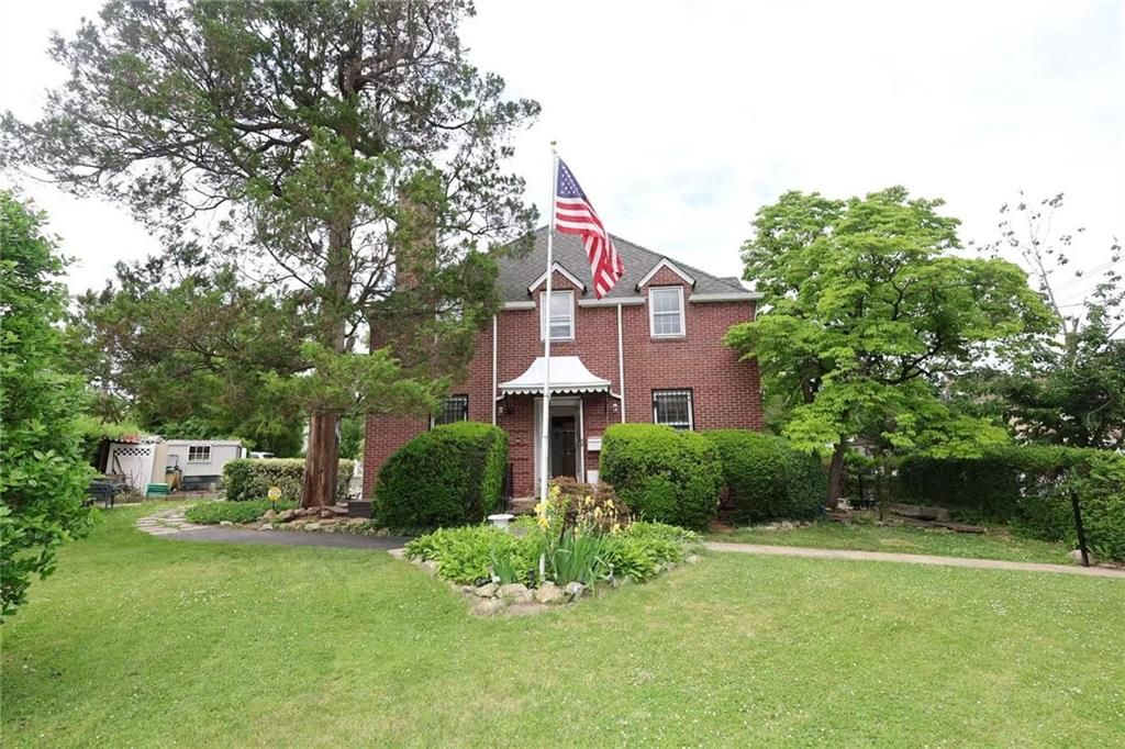 Photo of 225 3rd Street, Staten Island, NY 10306 (MLS # 501836)